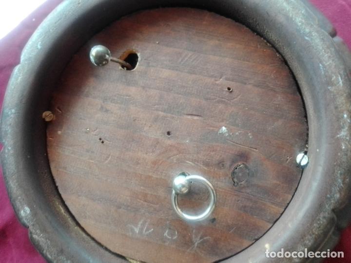 Antig&uuml;edades: Centro de mesa antiguo de madera con m&uacute;sica - Foto 4