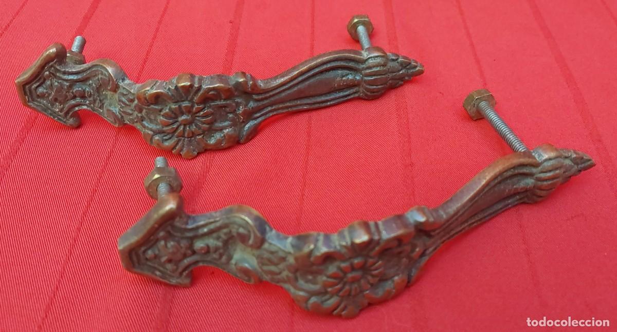Antig&uuml;edades: PAREJA DE TIRADORES DE BRONCE - Foto 7