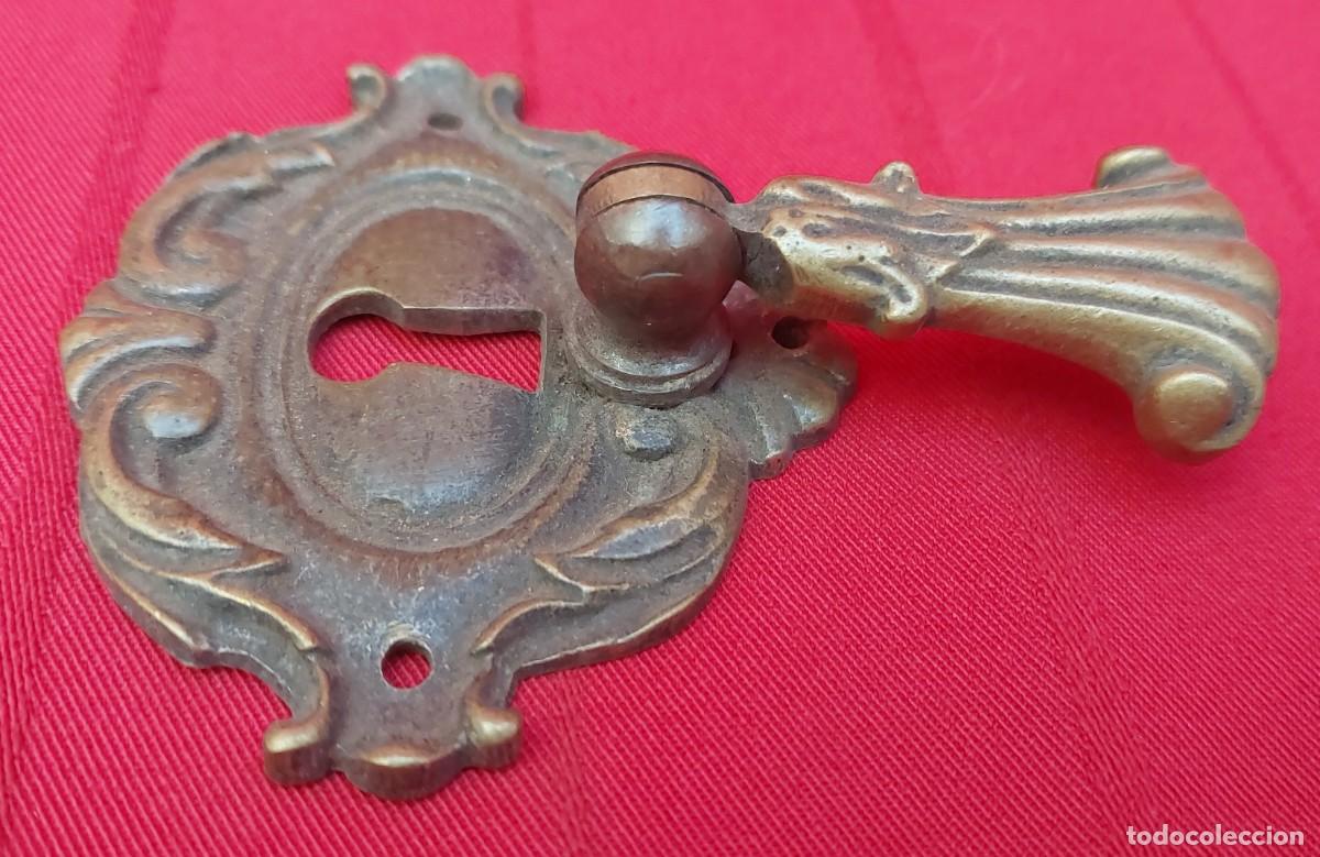 Antig&uuml;edades: TIRADOR DE BRONCE CON BOCA LLAVE - Foto 3