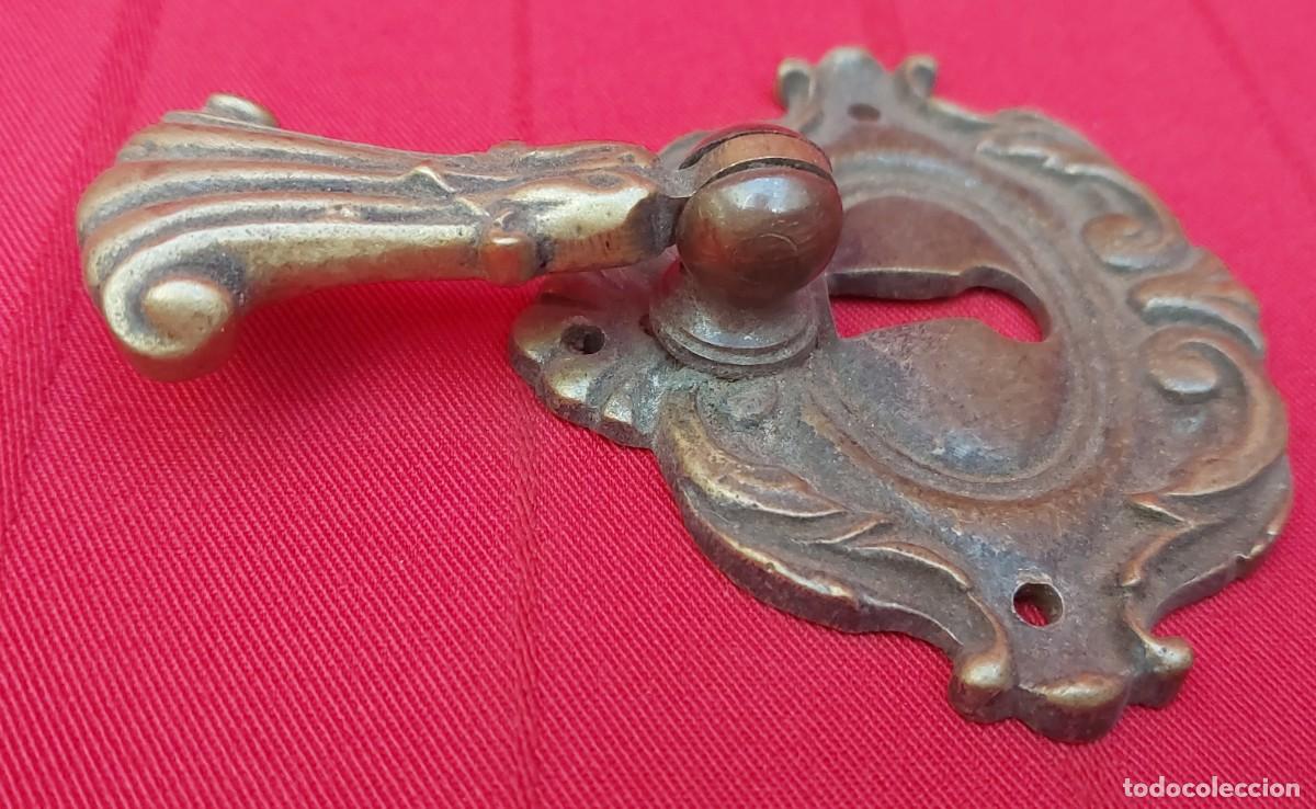 Antig&uuml;edades: TIRADOR DE BRONCE CON BOCA LLAVE - Foto 4