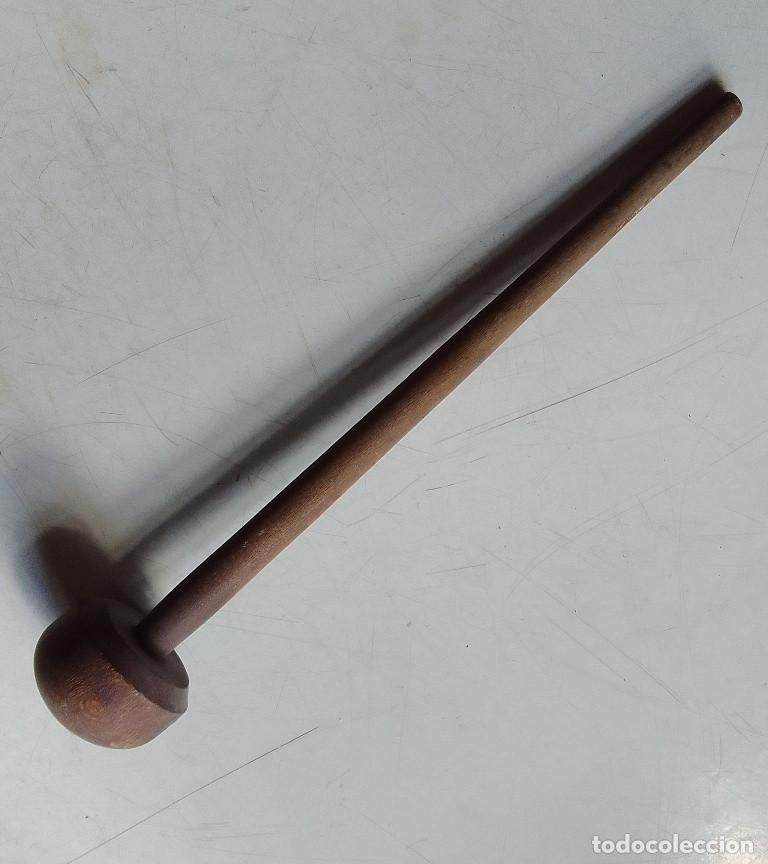 Antig&uuml;edades: Grande bolillo de madera antigua - Foto 1