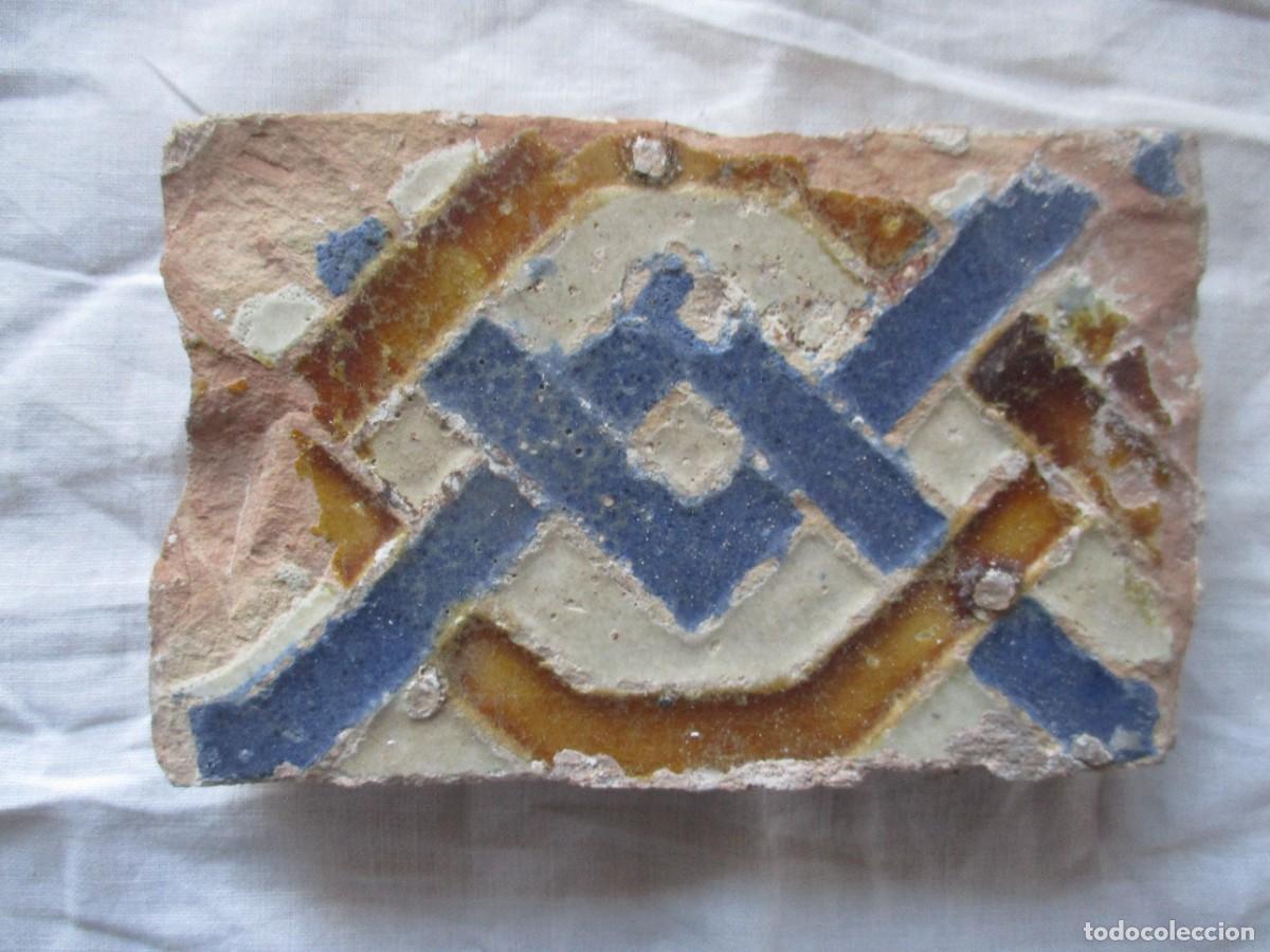 Antig&uuml;edades: Azulejo Triana siglo XVI - Foto 1