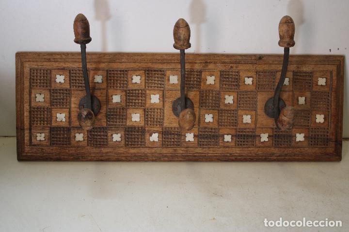 Antig&uuml;edades: perchero de madera tropical - Foto 2