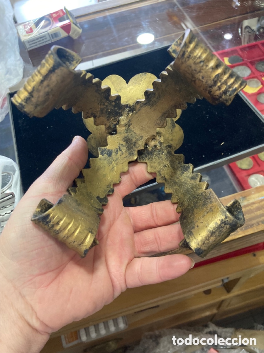 Antig&uuml;edades: Bonito porta velas de bronce - Foto 2
