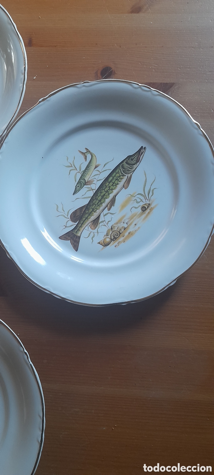 Antig&uuml;edades: 5 Platos con motivos peces - Foto 1
