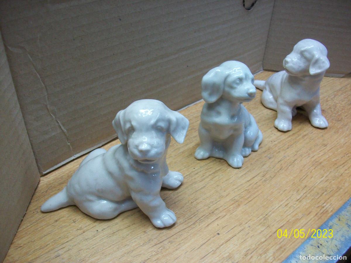 Antig&uuml;edades: LOTE DE 3 PERROS DE PORCELANA - Foto 2