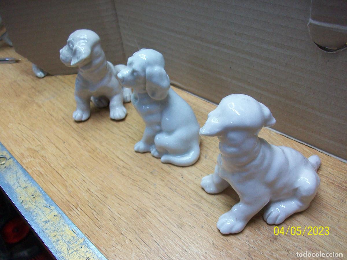 Antig&uuml;edades: LOTE DE 3 PERROS DE PORCELANA - Foto 3