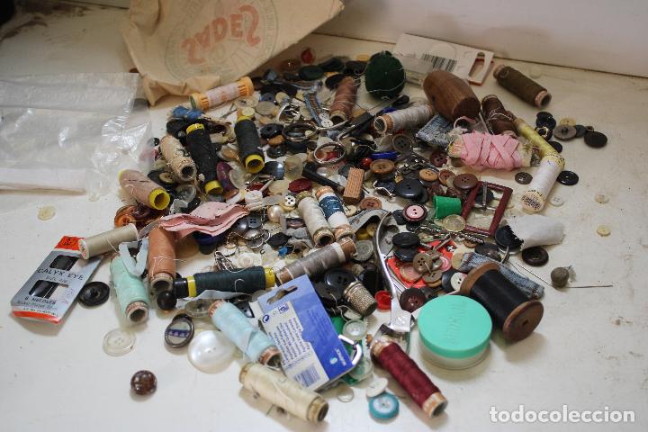 Antig&uuml;edades: lote de botones y varios - Foto 3