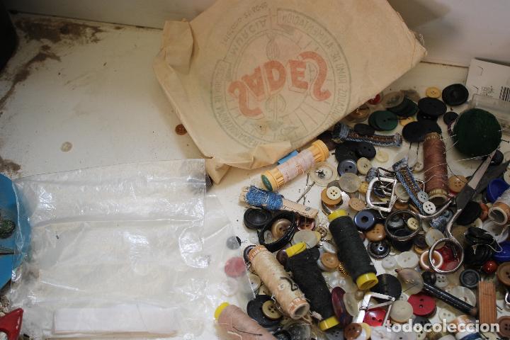 Antig&uuml;edades: lote de botones y varios - Foto 4