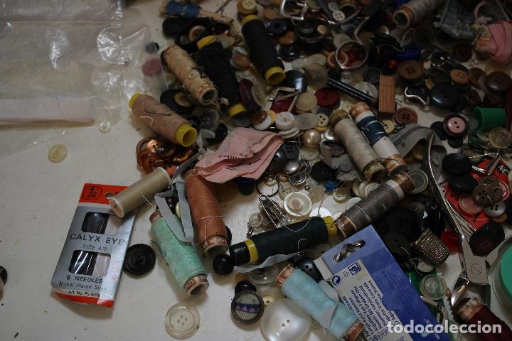 Antig&uuml;edades: lote de botones y varios - Foto 5