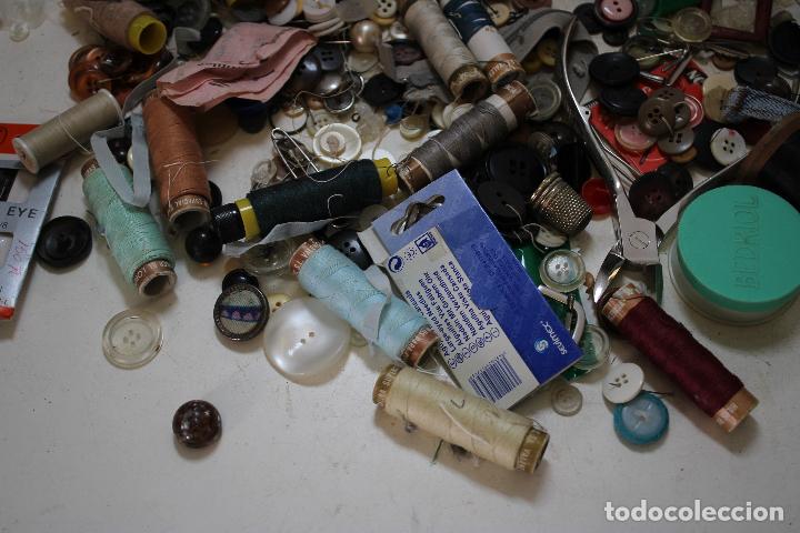 Antig&uuml;edades: lote de botones y varios - Foto 7