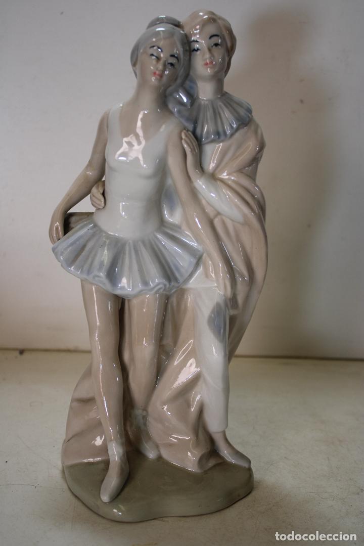 Antiques: figura de idilio bailarina con arlequin - porcelana sambo