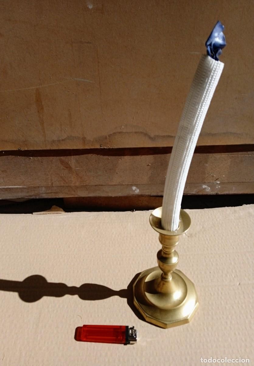Antig&uuml;edades: Portavelas candelabro antiguo de bronce - Foto 1