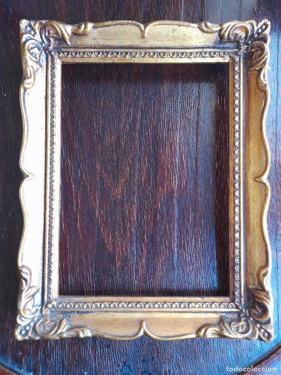 Antig&uuml;edades: Marco dorado de pl&aacute;stico estilo antiguo - Foto 1