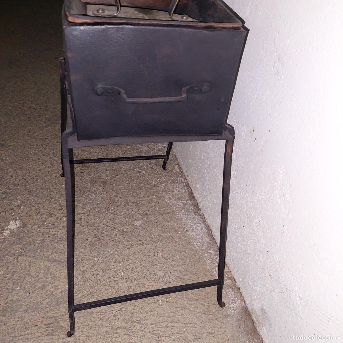 Antig&uuml;edades: Calienta planchas con planchas de hierro - Foto 3