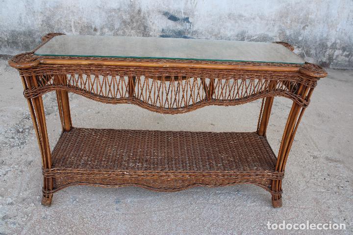 Antig&uuml;edades: consola mimbre rattan - Foto 1
