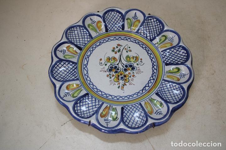 Antig&uuml;edades: plato azul talavera - Foto 1