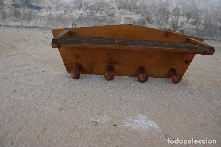Antig&uuml;edades: perchero a&ntilde;os 60 - Foto 3