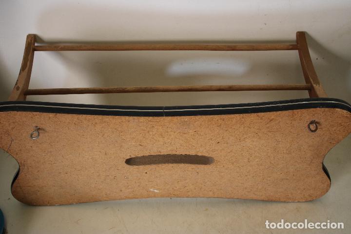 Antig&uuml;edades: perchero a&ntilde;os 70 - Foto 3