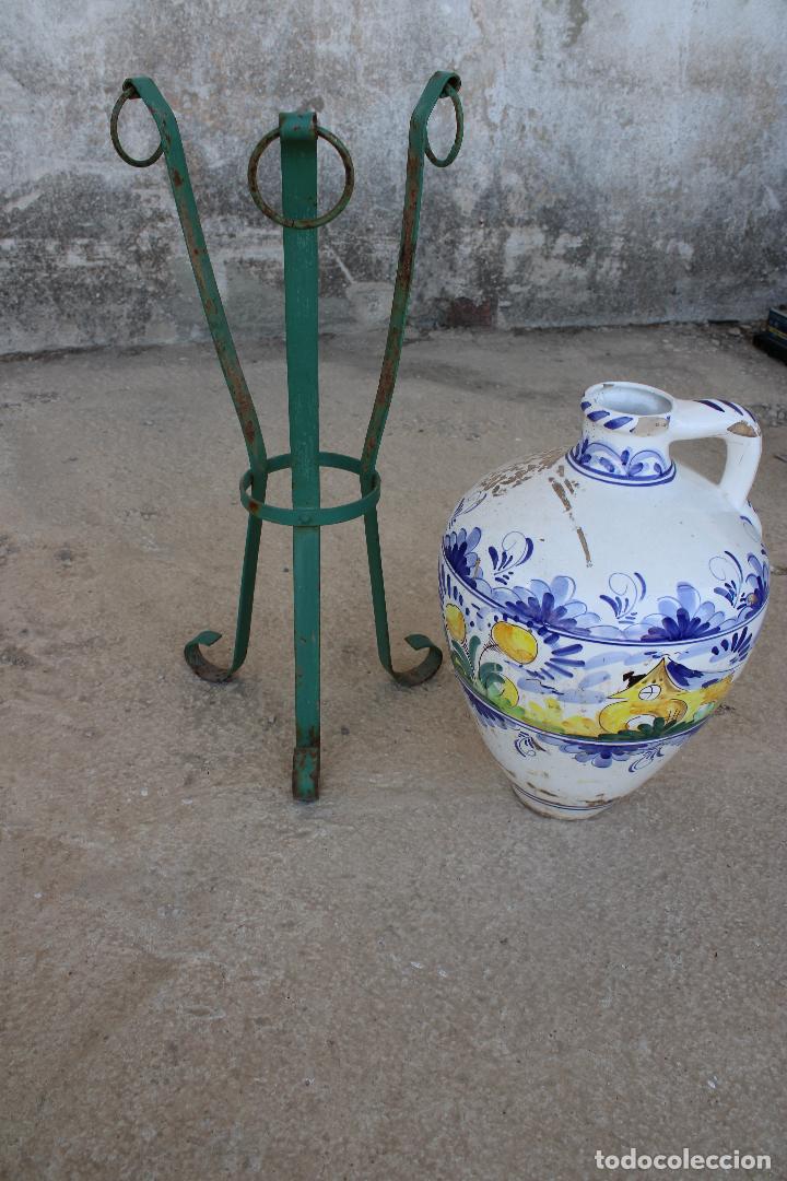 Antig&uuml;edades: macetero de forja jarron cantaro antiguo - Foto 6