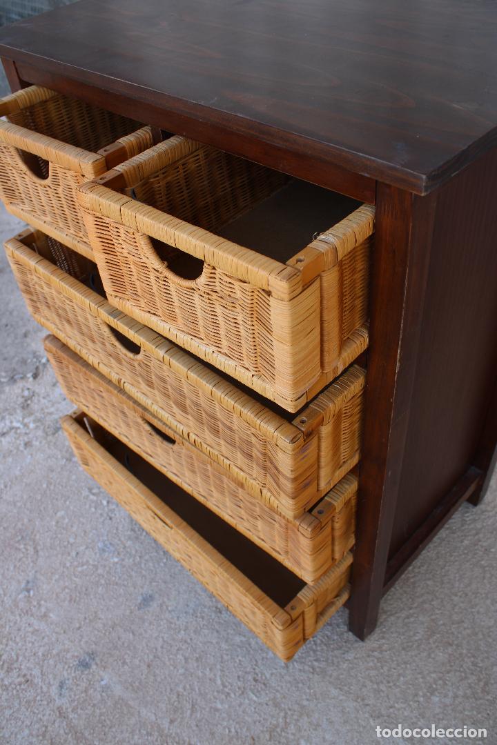 Antig&uuml;edades: mueble cajones de madera y rattan - Foto 4