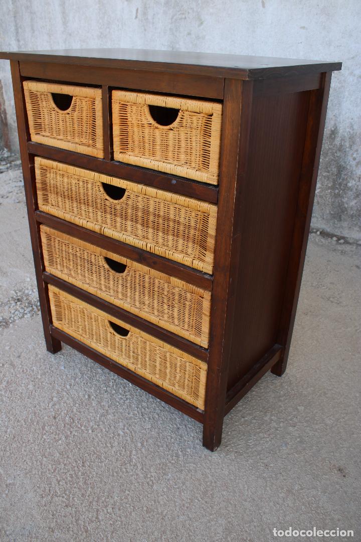 Antig&uuml;edades: mueble cajones de madera y rattan - Foto 5