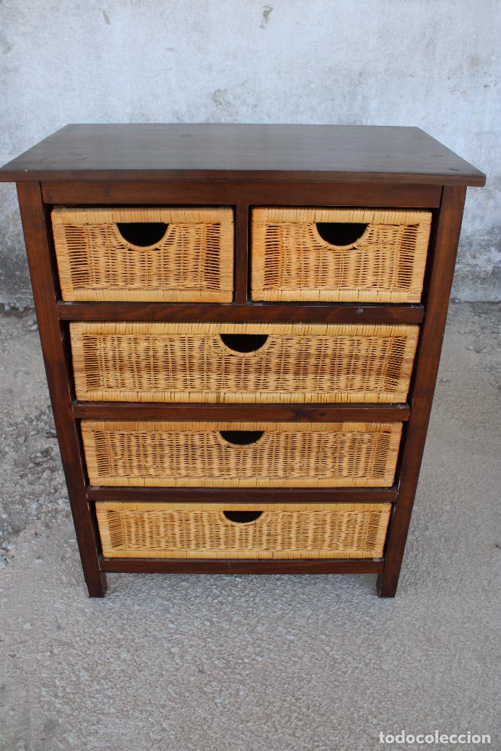 Antig&uuml;edades: mueble cajones de madera y rattan - Foto 6