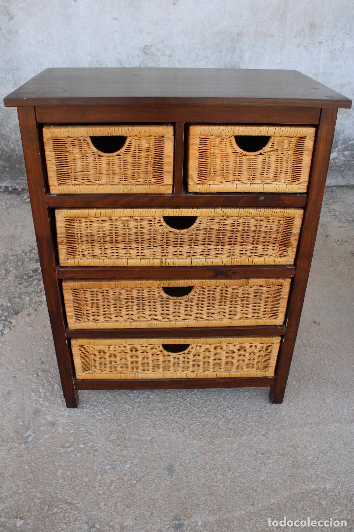 Antig&uuml;edades: mueble cajones de madera y rattan - Foto 1