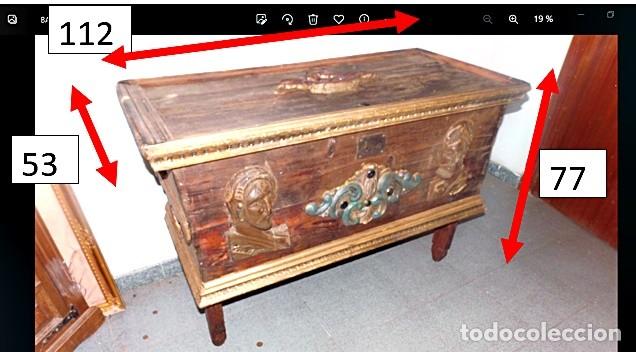 Antig&uuml;edades: BAUL ANTIGUO DE MADERA CON BUSTOS Y ADORNOS. - Foto 1