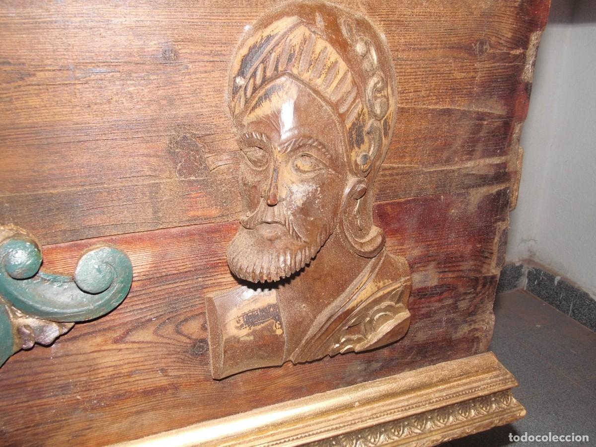 Antig&uuml;edades: BAUL ANTIGUO DE MADERA CON BUSTOS Y ADORNOS. - Foto 4