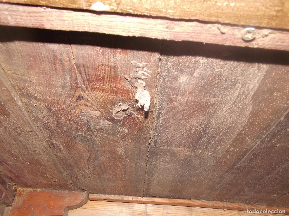 Antig&uuml;edades: BAUL ANTIGUO DE MADERA CON BUSTOS Y ADORNOS. - Foto 6