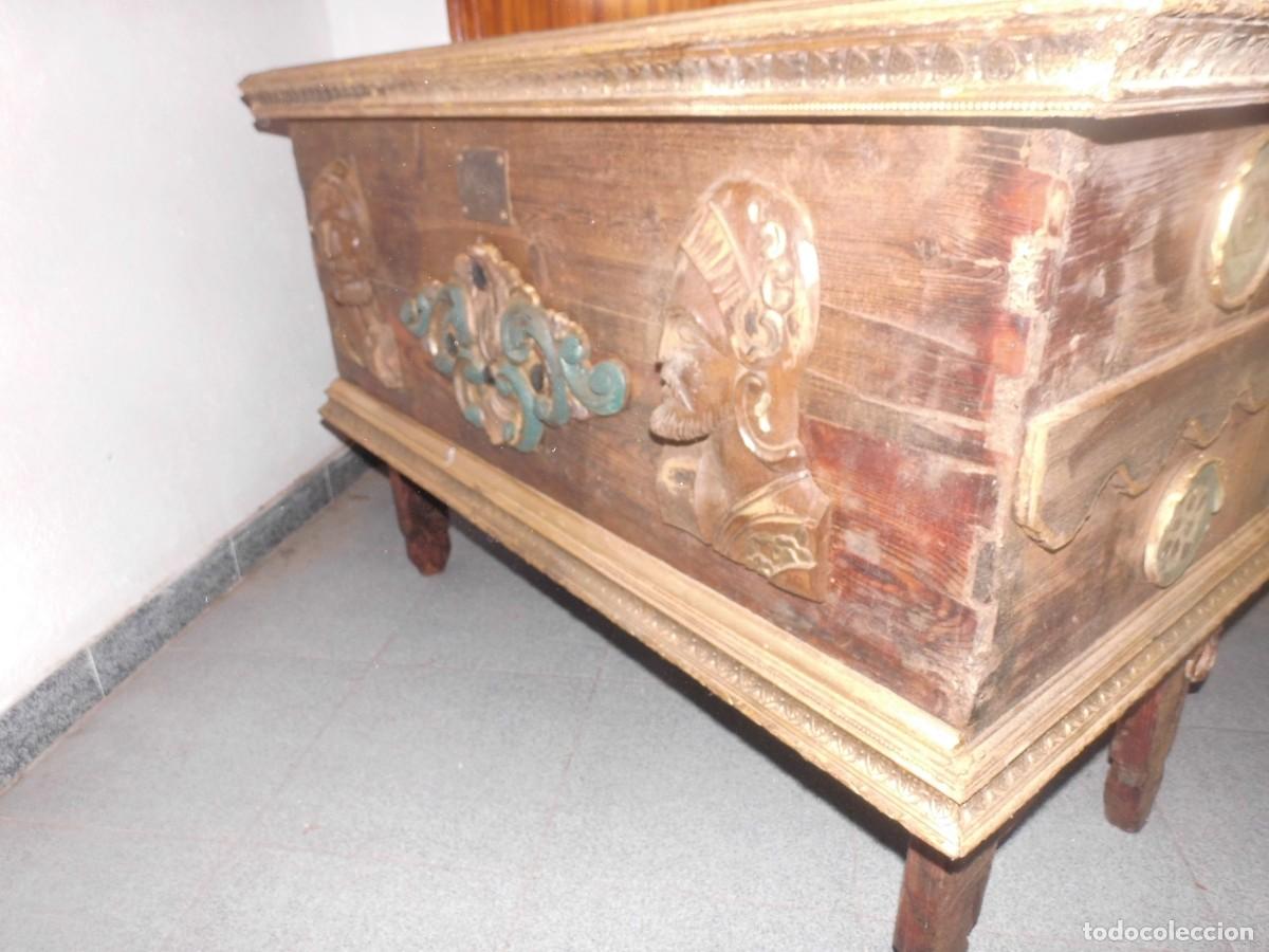 Antig&uuml;edades: BAUL ANTIGUO DE MADERA CON BUSTOS Y ADORNOS. - Foto 12
