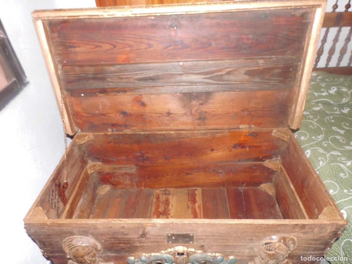 Antig&uuml;edades: BAUL ANTIGUO DE MADERA CON BUSTOS Y ADORNOS. - Foto 14