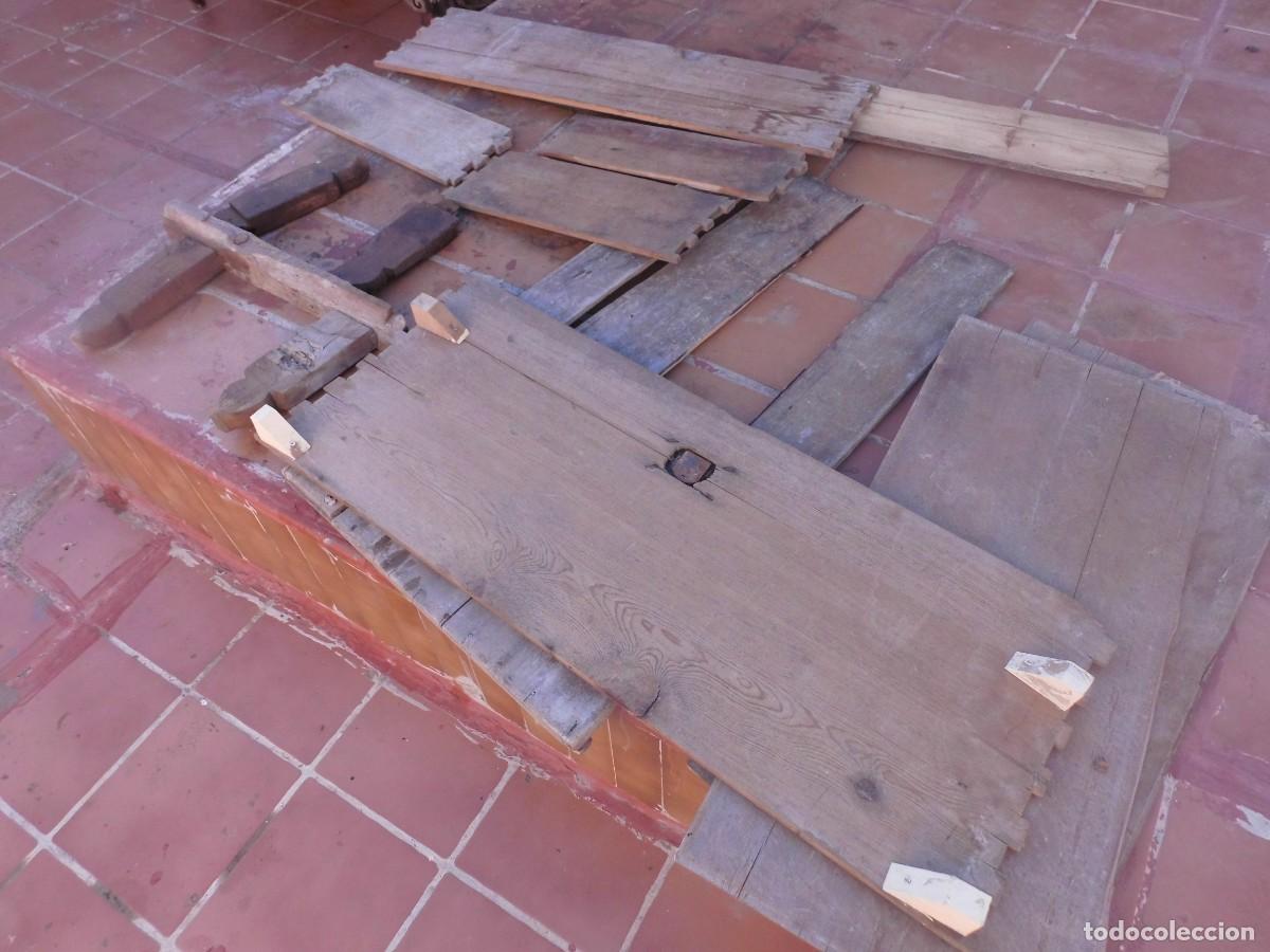 Antig&uuml;edades: BAUL ANTIGUO DE MADERA CON BUSTOS Y ADORNOS. - Foto 15