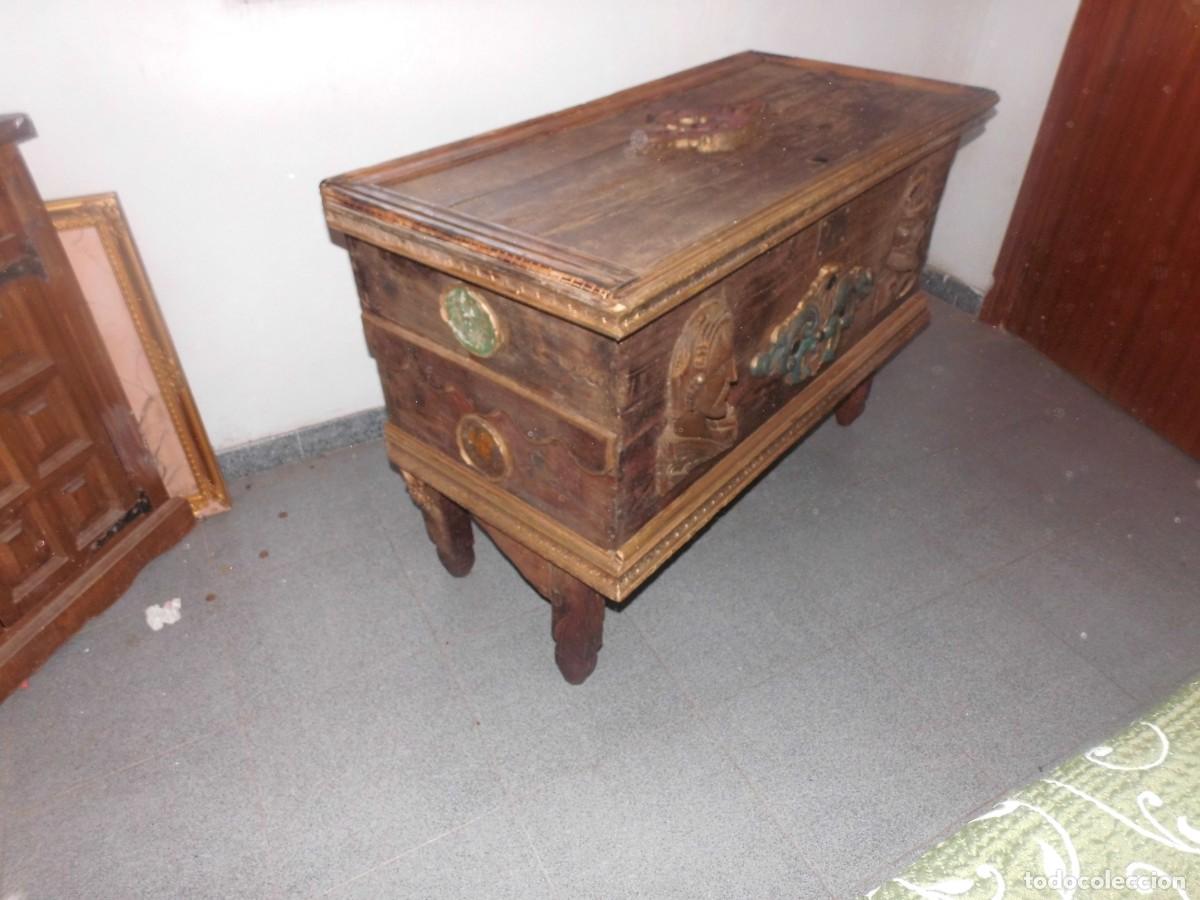Antig&uuml;edades: BAUL ANTIGUO DE MADERA CON BUSTOS Y ADORNOS. - Foto 18