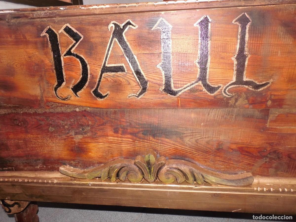 Antig&uuml;edades: BAUL ANTIGUO DE MADERA CON BUSTOS Y ADORNOS. - Foto 19