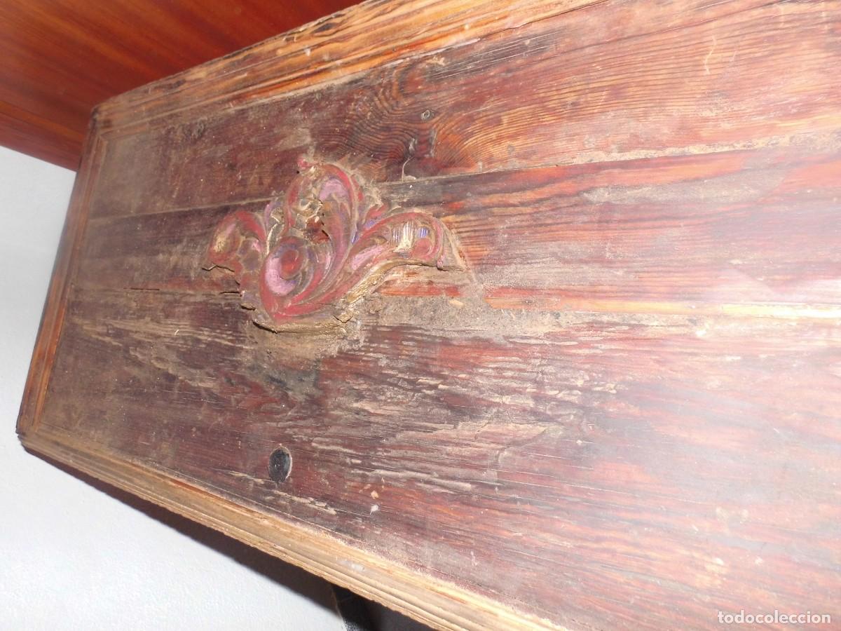 Antig&uuml;edades: BAUL ANTIGUO DE MADERA CON BUSTOS Y ADORNOS. - Foto 22
