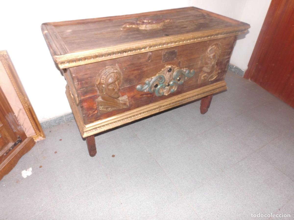 Antig&uuml;edades: BAUL ANTIGUO DE MADERA CON BUSTOS Y ADORNOS. - Foto 24