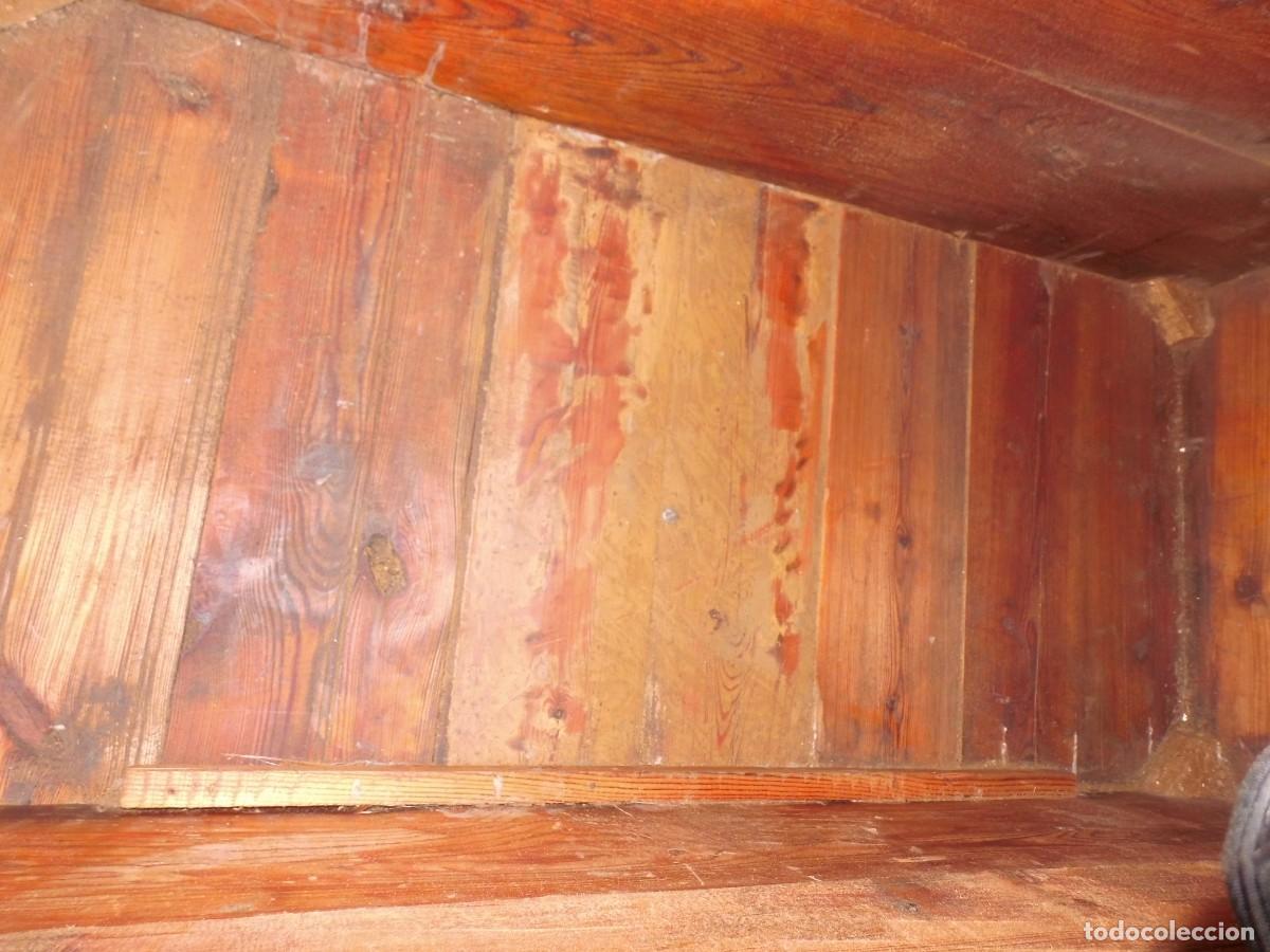 Antig&uuml;edades: BAUL ANTIGUO DE MADERA CON BUSTOS Y ADORNOS. - Foto 27