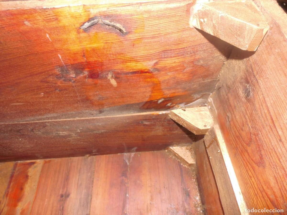 Antig&uuml;edades: BAUL ANTIGUO DE MADERA CON BUSTOS Y ADORNOS. - Foto 28