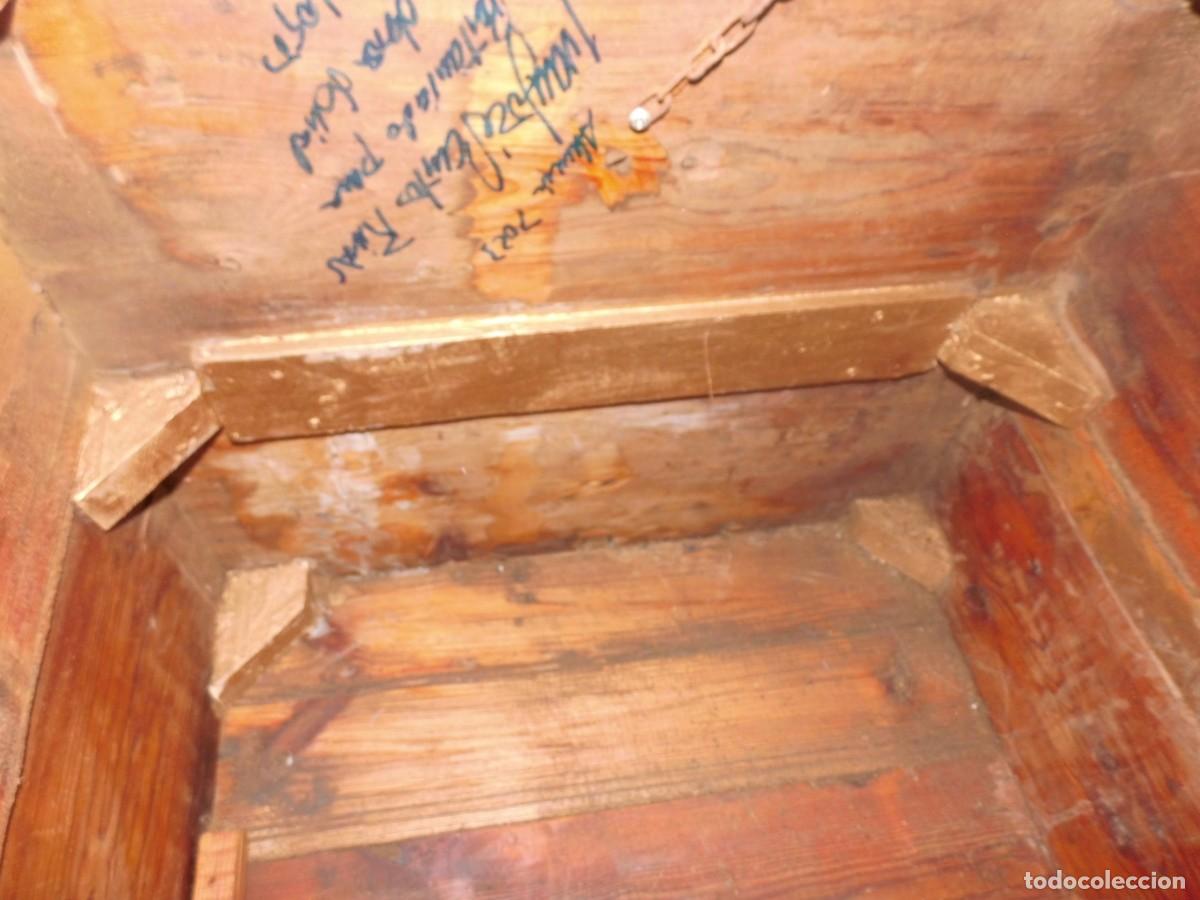 Antig&uuml;edades: BAUL ANTIGUO DE MADERA CON BUSTOS Y ADORNOS. - Foto 29