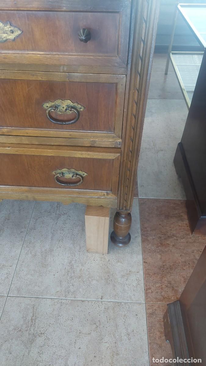 Antig&uuml;edades: C&oacute;moda antigua.De nogal - Foto 3