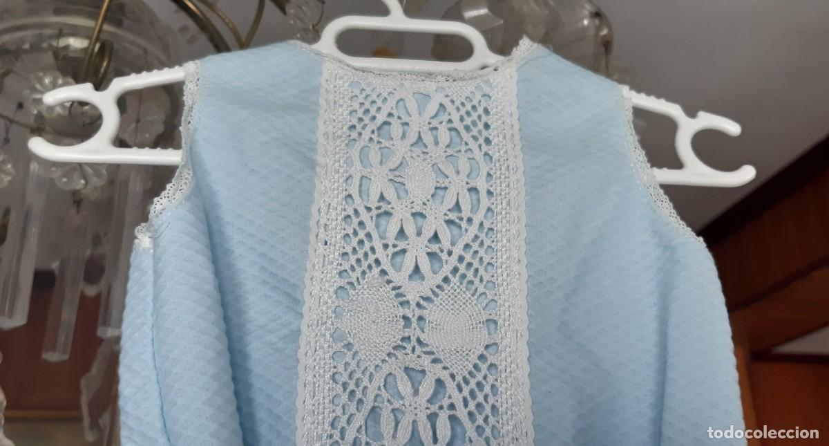 Antig&uuml;edades: BONITO PELELE CELESTE CON ENCAJE PARA BEB&Eacute; DE 0 MESES. - Foto 2