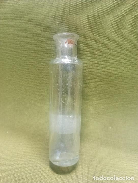 Antiquit&eacute;s: recipiente de cristal