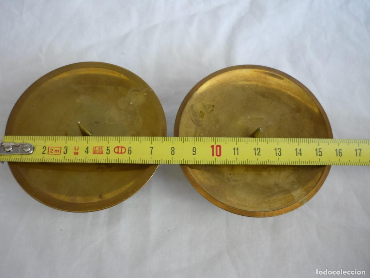 Antig&uuml;edades: 2 soportes de bronce para velas - Foto 5