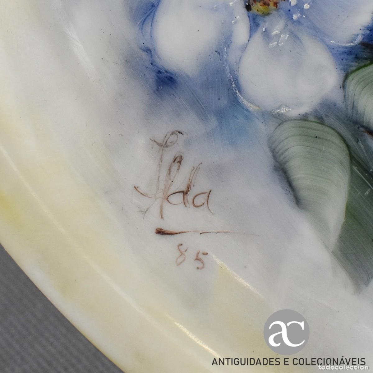 Antig&uuml;edades: Prato pintado &agrave; m&atilde;o - assinado Ilda 85 - Foto 2
