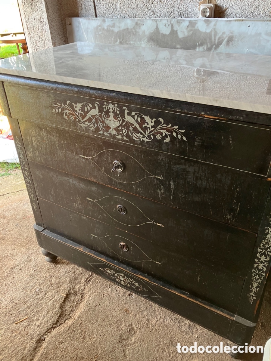 Antig&uuml;edades: C&oacute;moda con marqueteria de zinc - Foto 1