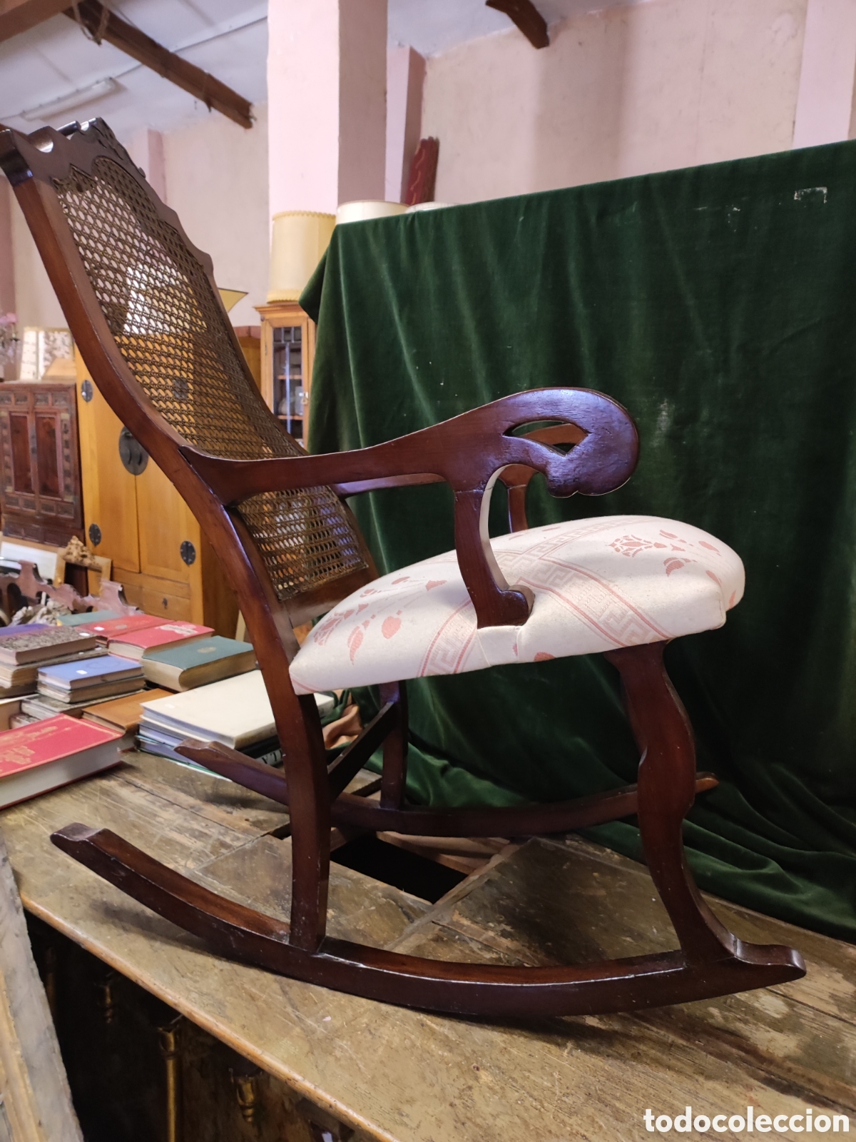 Antig&uuml;edades: Mecedora caoba y rafia - Foto 3