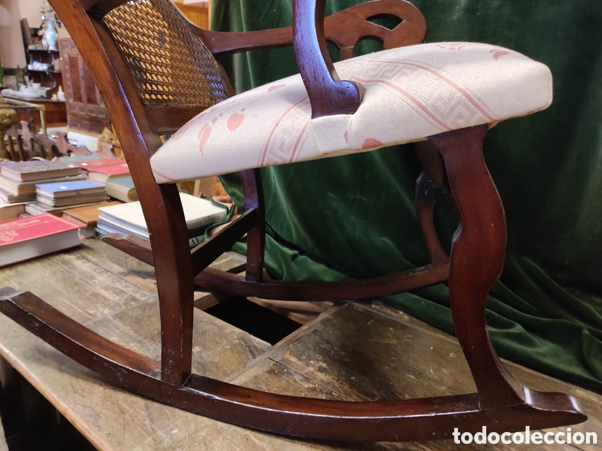 Antig&uuml;edades: Mecedora caoba y rafia - Foto 4