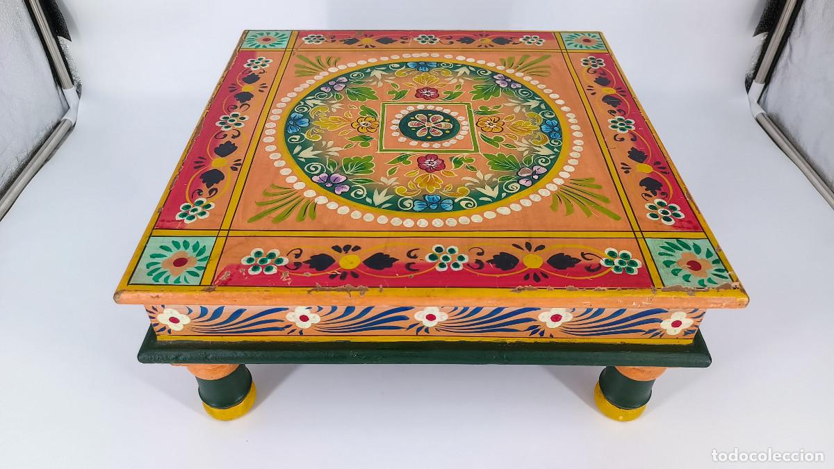 Antig&uuml;edades: Mesa auxiliar de madera de mango de origen hind&uacute; - Foto 5